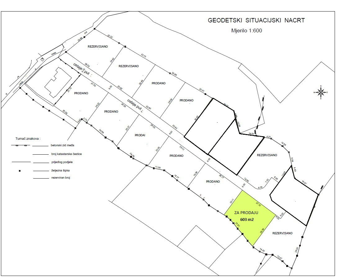 Gradbeno zemljišče s projektom za 4 stanovanjske enote – 550 m od plaže, Srima
