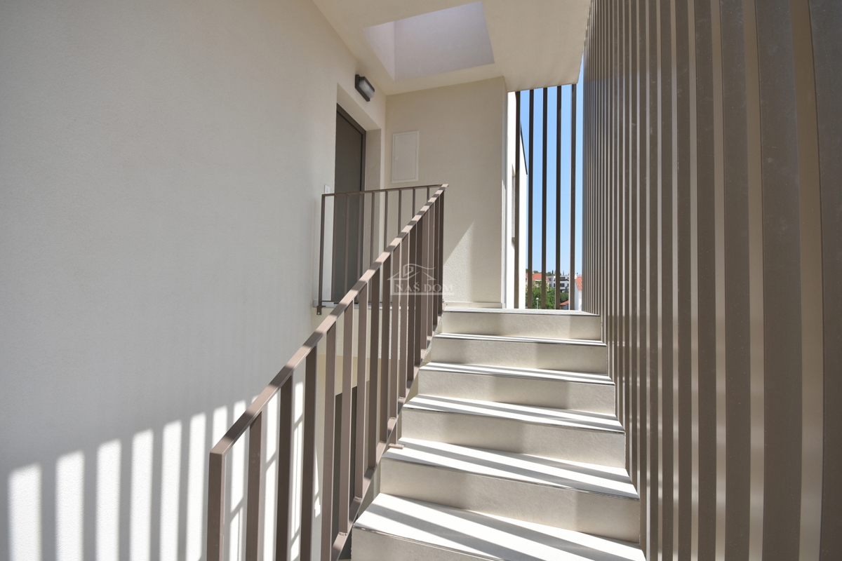 Vodice - Luksuzno stanovanje S3 s panoramskim pogledom na morje, 300 m od plaže