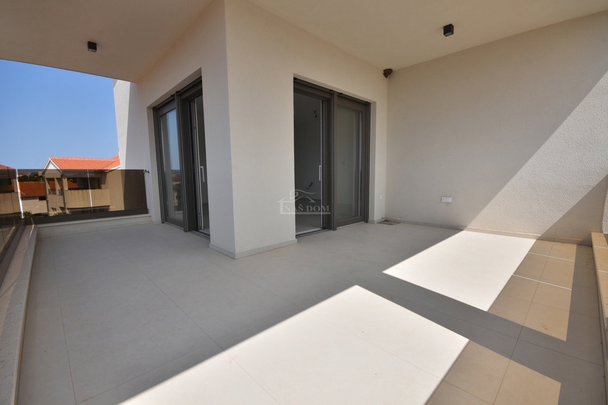 Vodice - Luksuzno stanovanje S3 s panoramskim pogledom na morje, 300 m od plaže