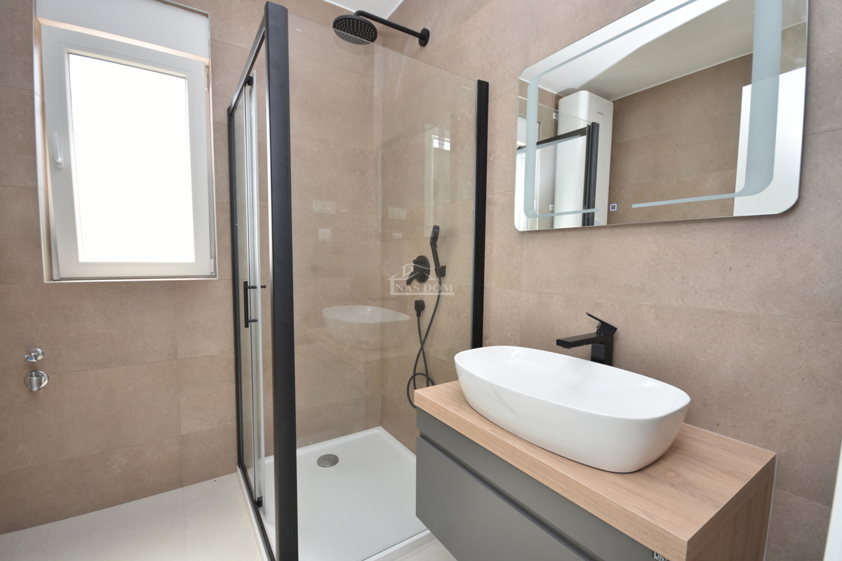 Vodice - Luksuzno stanovanje S3 s panoramskim pogledom na morje, 300 m od plaže