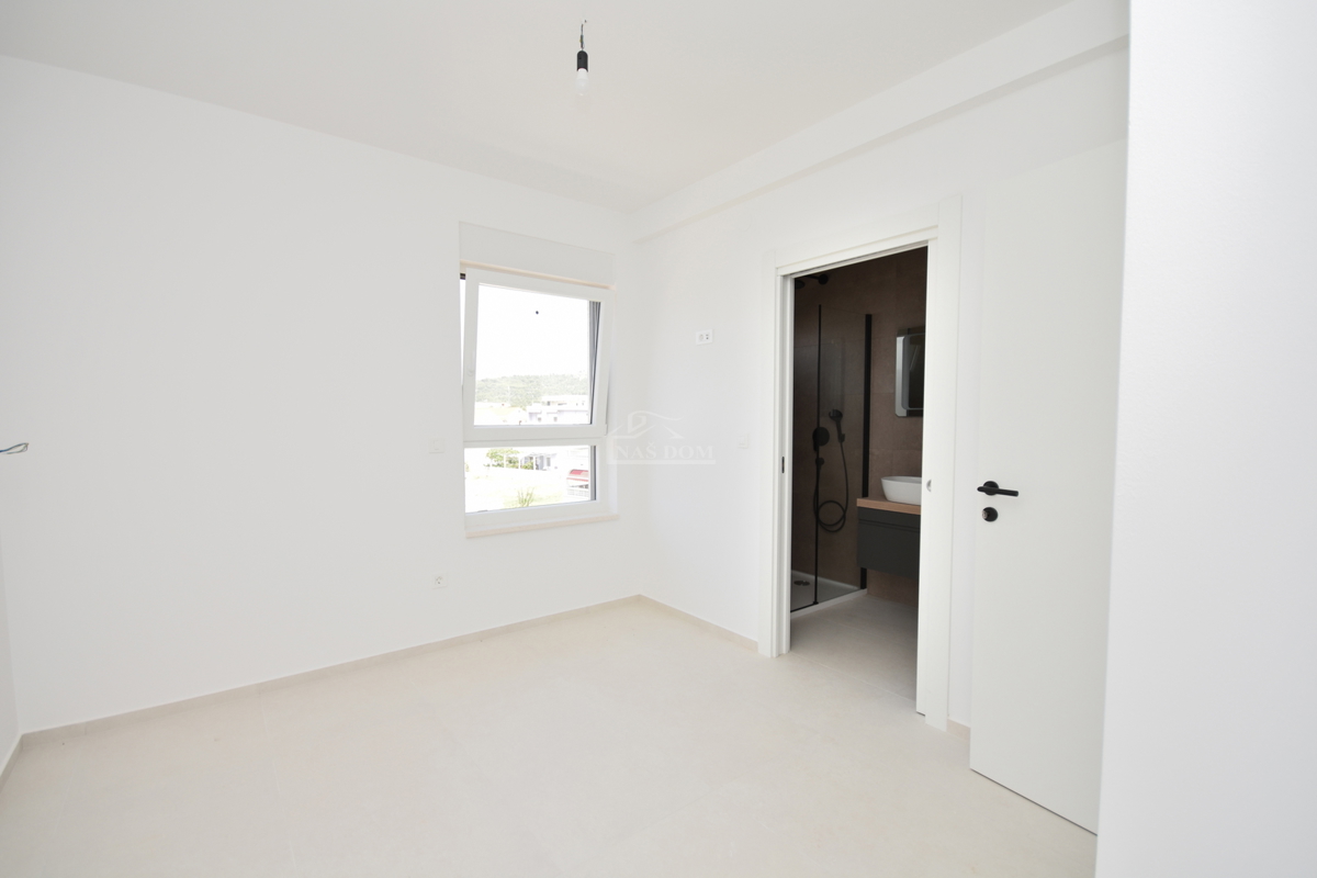 Vodice - Luksuzno stanovanje S3 s panoramskim pogledom na morje, 300 m od plaže