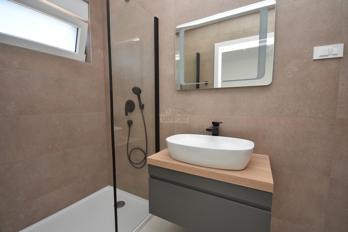 Vodice - Luksuzno stanovanje S3 s panoramskim pogledom na morje, 300 m od plaže