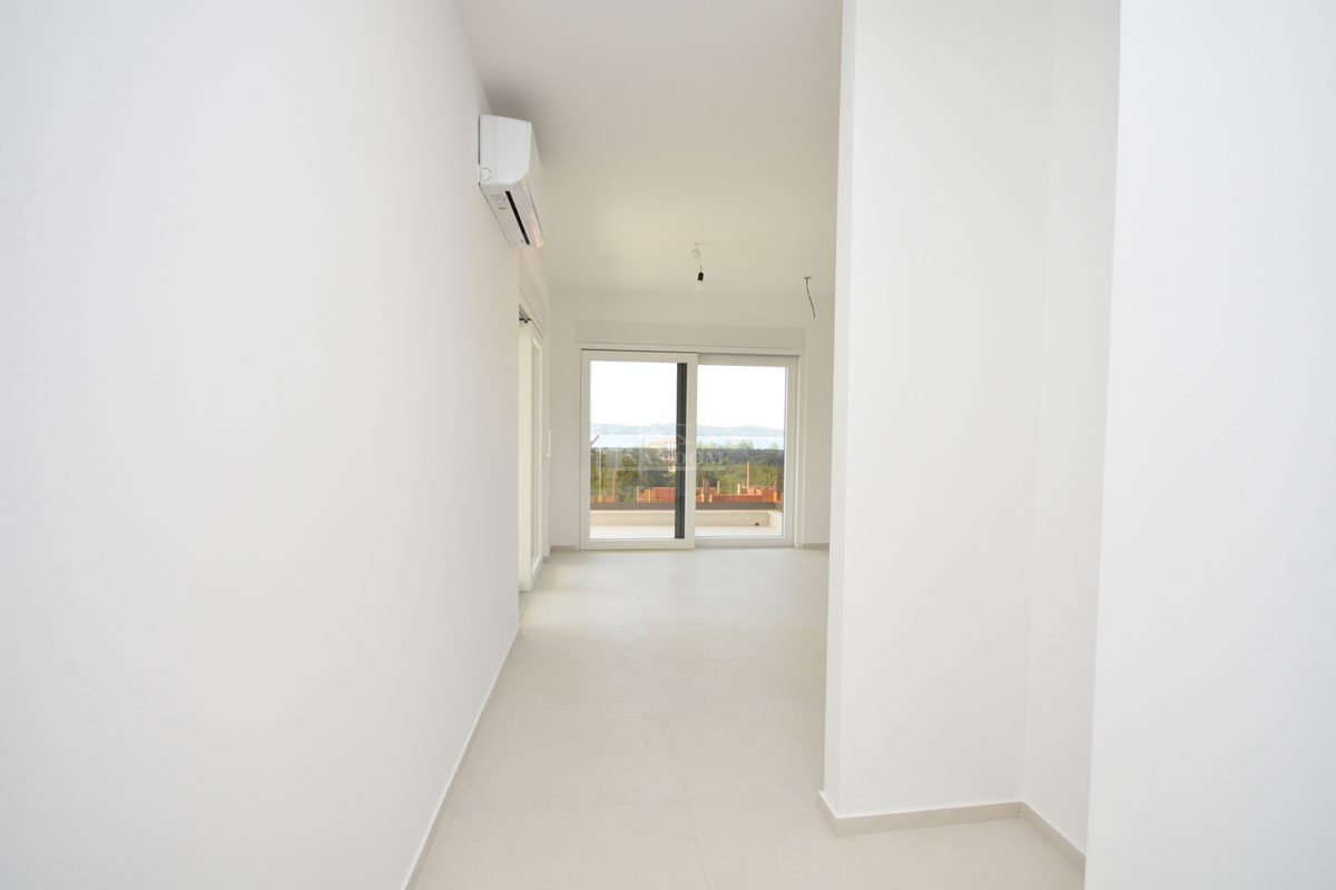 Vodice - Luksuzno stanovanje S3 s panoramskim pogledom na morje, 300 m od plaže