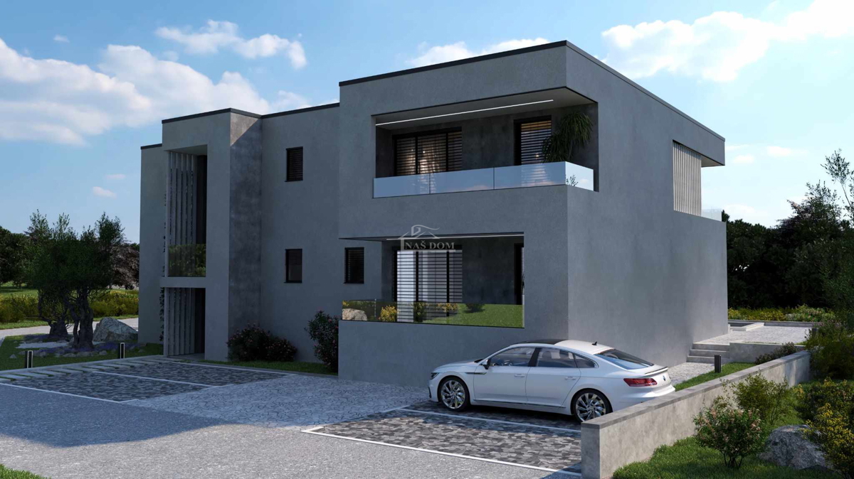 Vodice - zemljišče s projektom za stavbo s 4 stanovanji