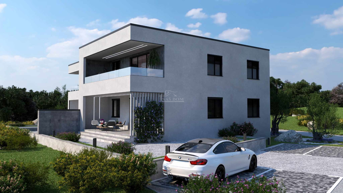 Vodice - zemljišče s projektom za stavbo s 4 stanovanji