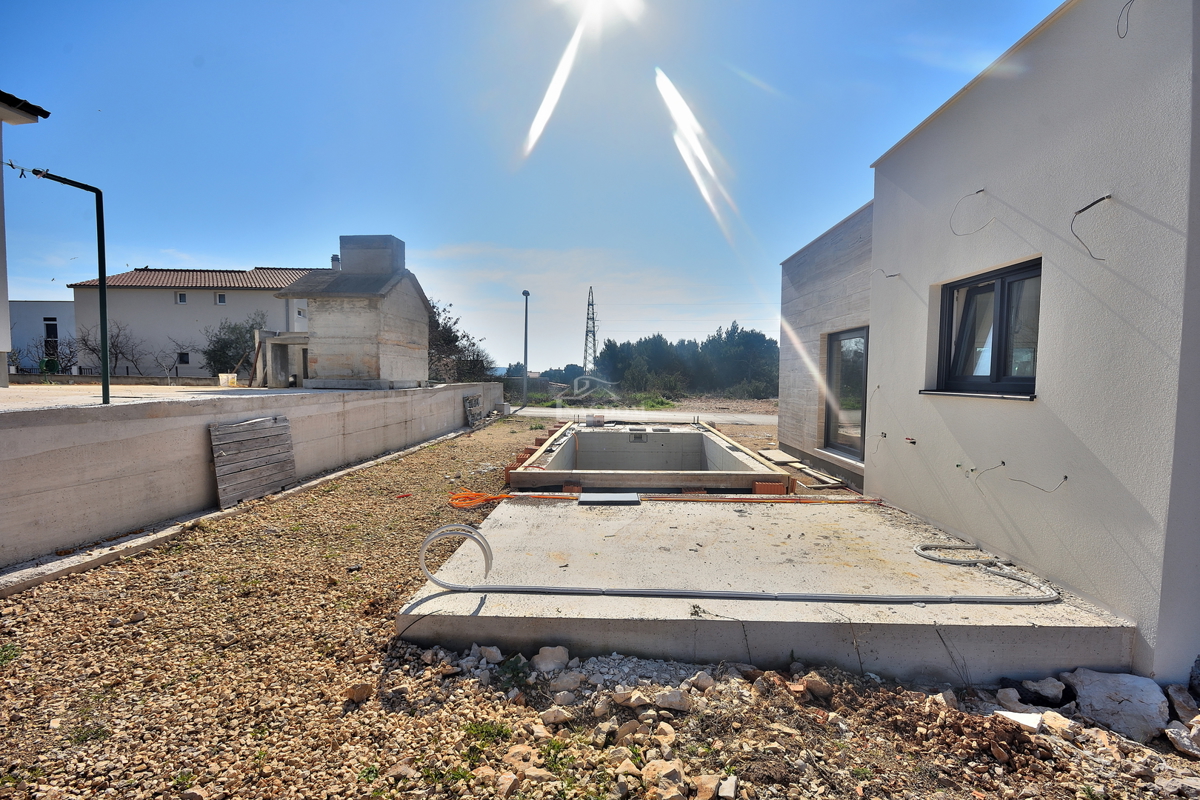 VODICE - Moderna vila s bazenom - NOVOGRADNJA