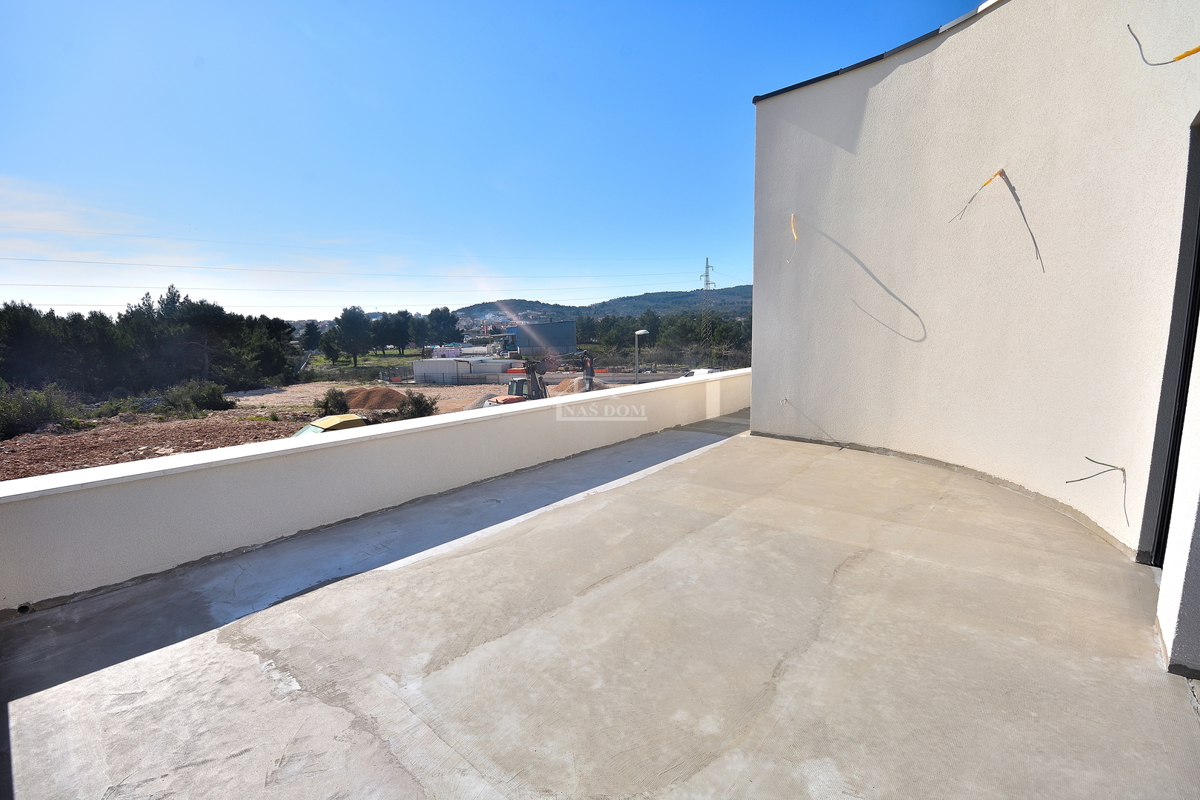 VODICE - Moderna vila s bazenom - NOVOGRADNJA