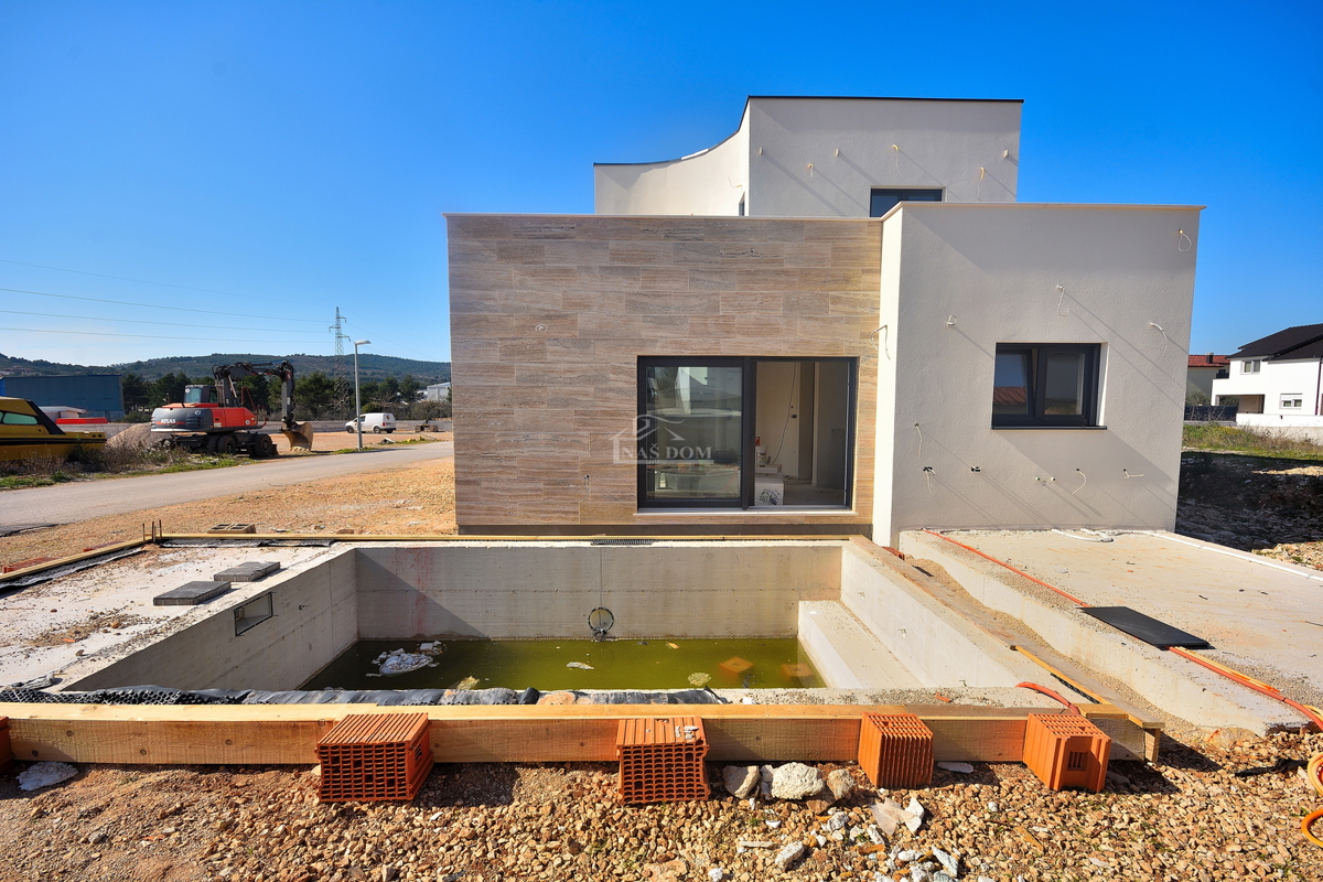 VODICE - Moderna vila s bazenom - NOVOGRADNJA