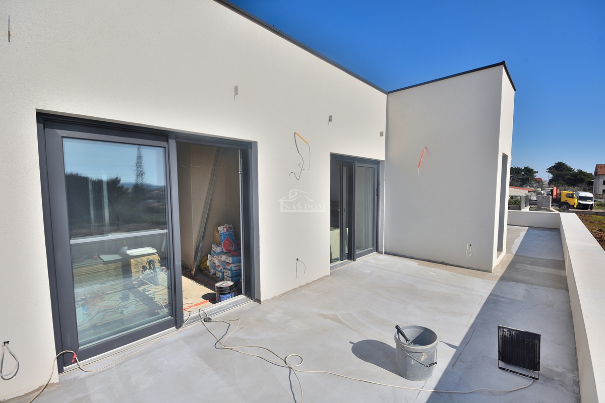 VODICE - Moderna vila s bazenom - NOVOGRADNJA
