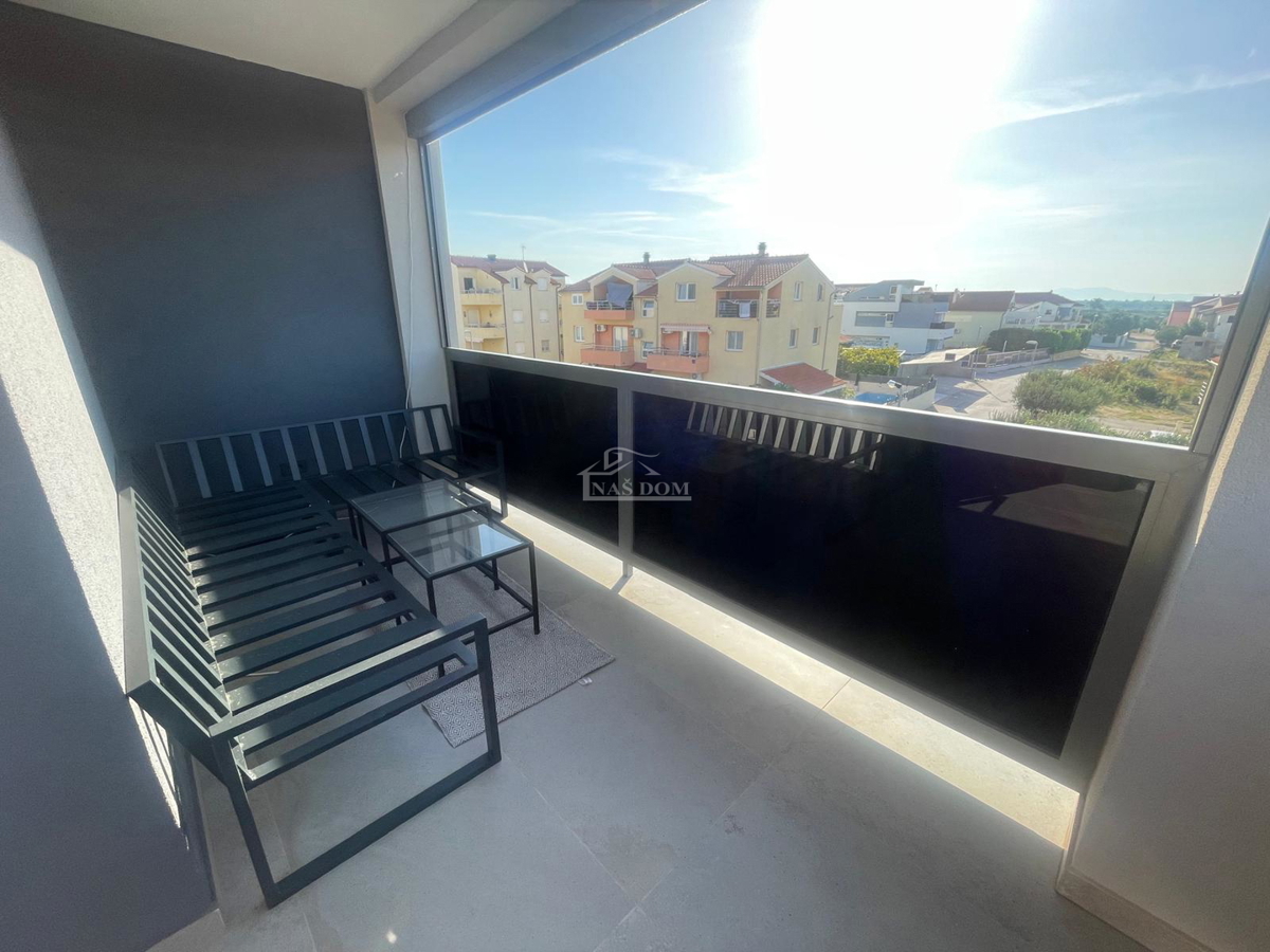 Vodice - Luksuzno urejeno in popolnoma opremljeno stanovanje s 4 spalnicami – 500 m od plaže