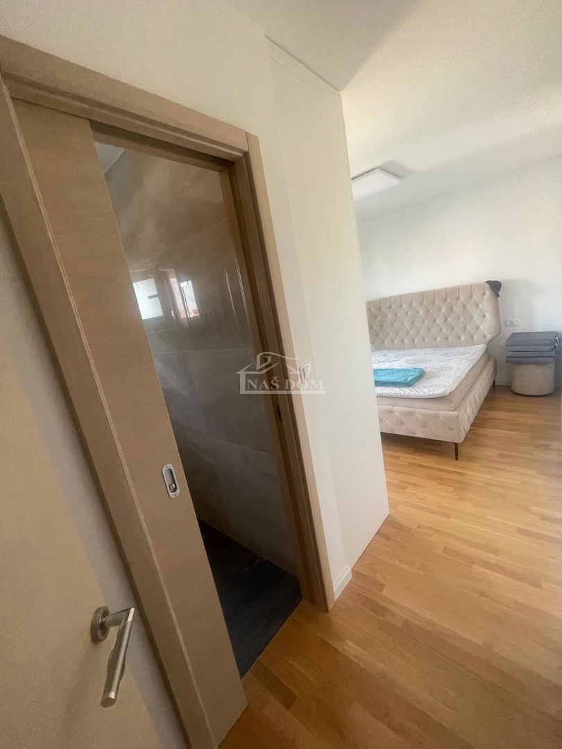 Vodice - Luksuzno urejeno in popolnoma opremljeno stanovanje s 4 spalnicami – 500 m od plaže