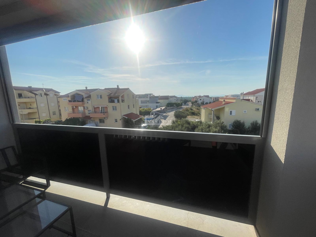 Vodice - Luksuzno urejeno in popolnoma opremljeno stanovanje s 4 spalnicami – 500 m od plaže