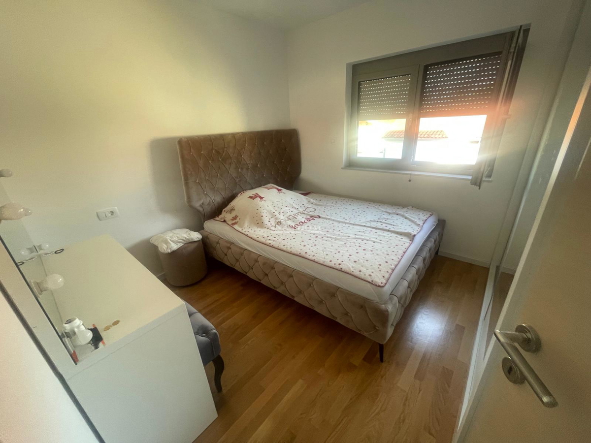 Vodice - Luksuzno urejeno in popolnoma opremljeno stanovanje s 4 spalnicami – 500 m od plaže