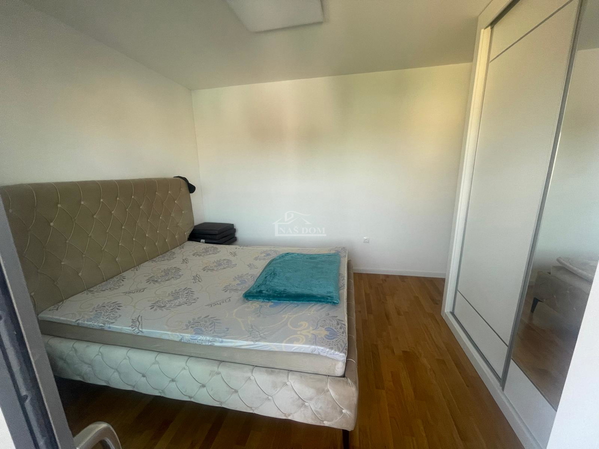 Vodice - Luksuzno urejeno in popolnoma opremljeno stanovanje s 4 spalnicami – 500 m od plaže