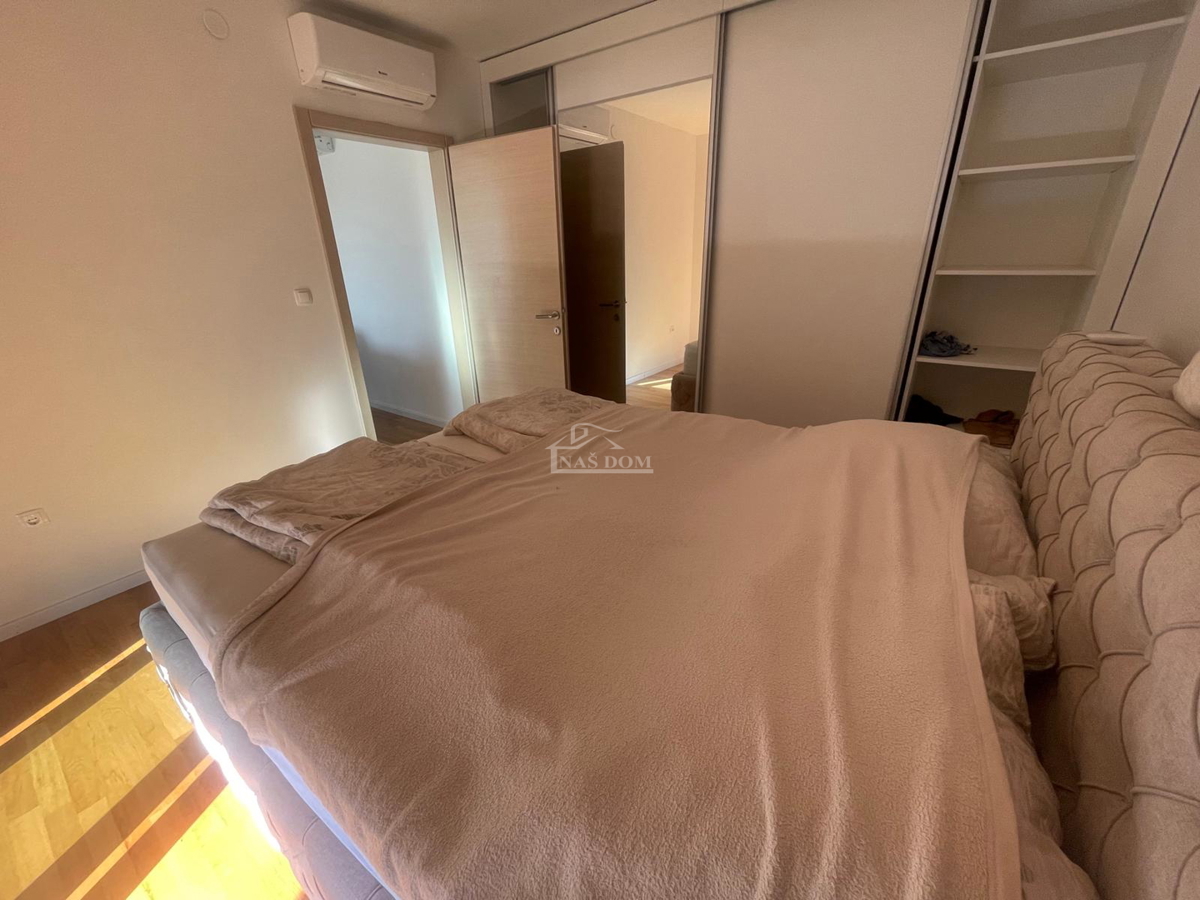 Vodice - Luksuzno urejeno in popolnoma opremljeno stanovanje s 4 spalnicami – 500 m od plaže