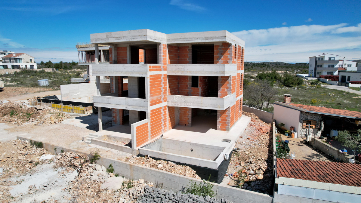 Vodice - Luksuzno stanovanje S1 z vrtom na mirni lokaciji, novogradnja