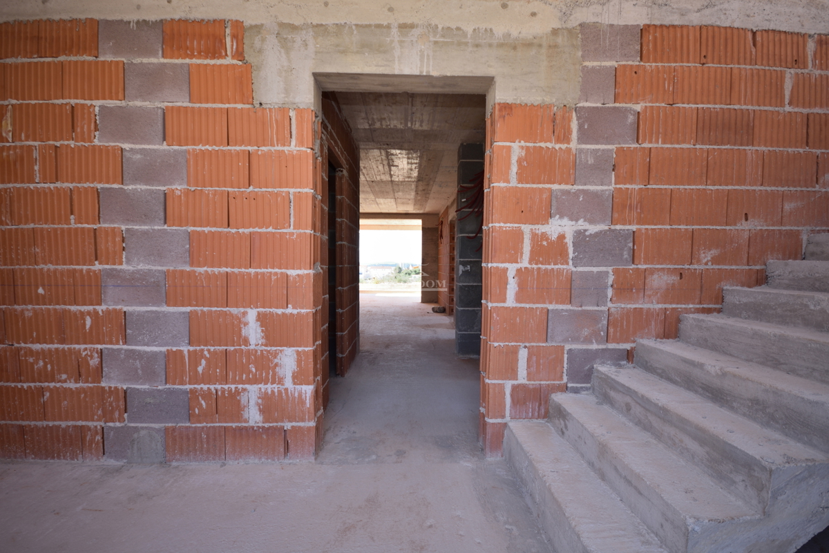 Vodice - Luksuzno stanovanje S1 z vrtom na mirni lokaciji, novogradnja