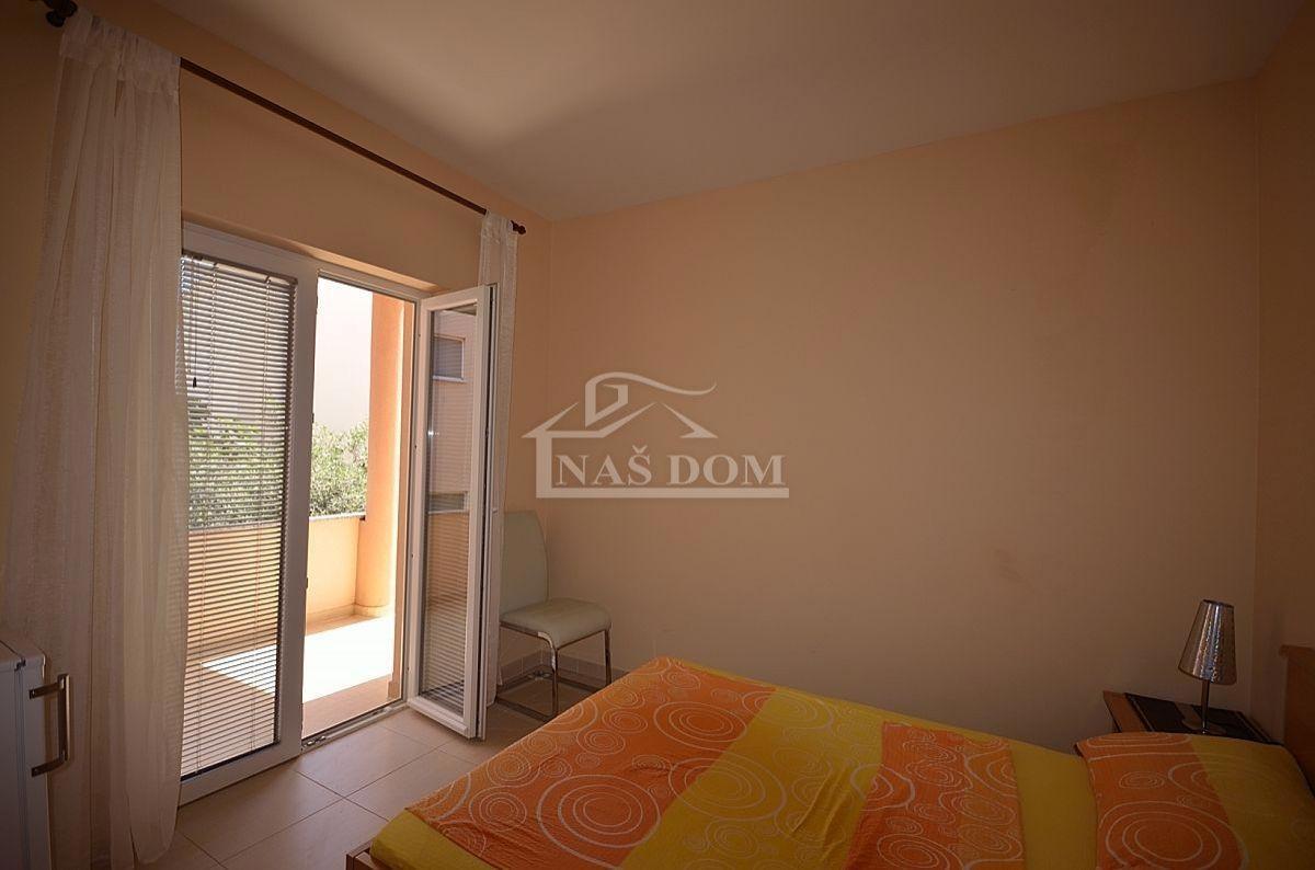 Vodice - Apartmanska hiša s 6 apartmaji