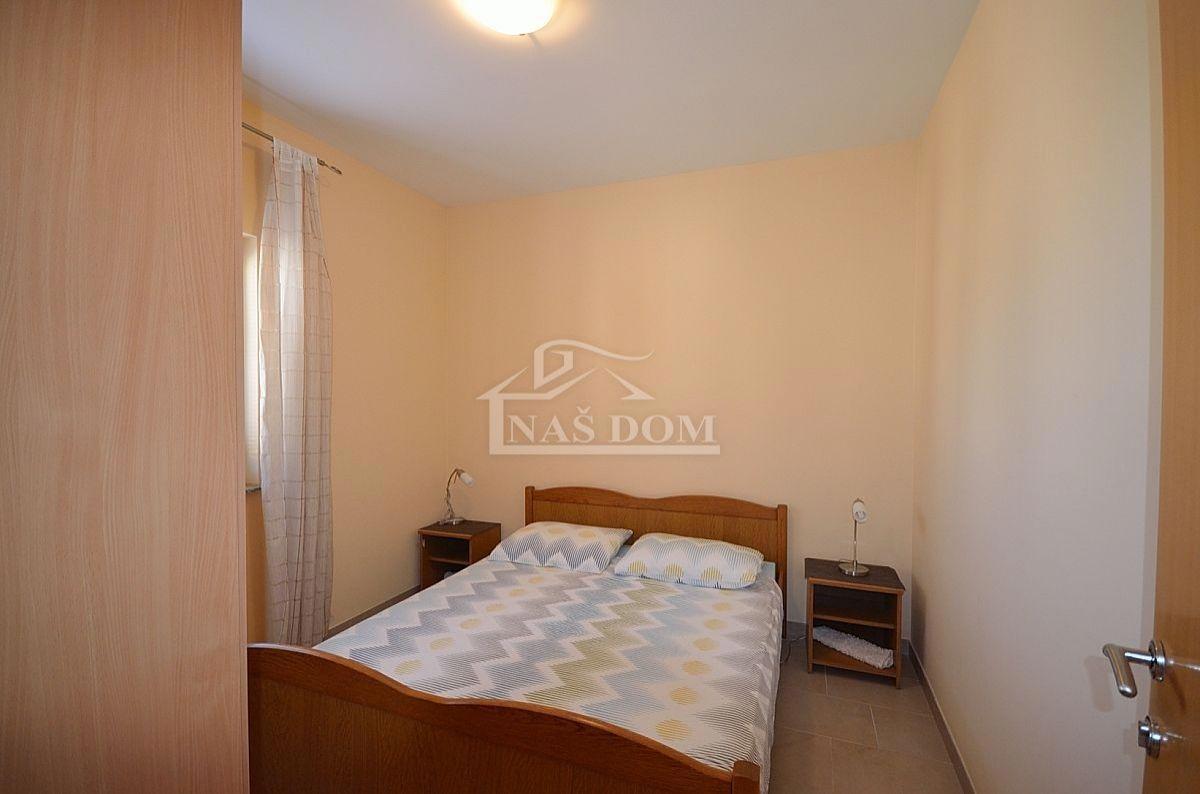 Vodice - Apartmanska hiša s 6 apartmaji