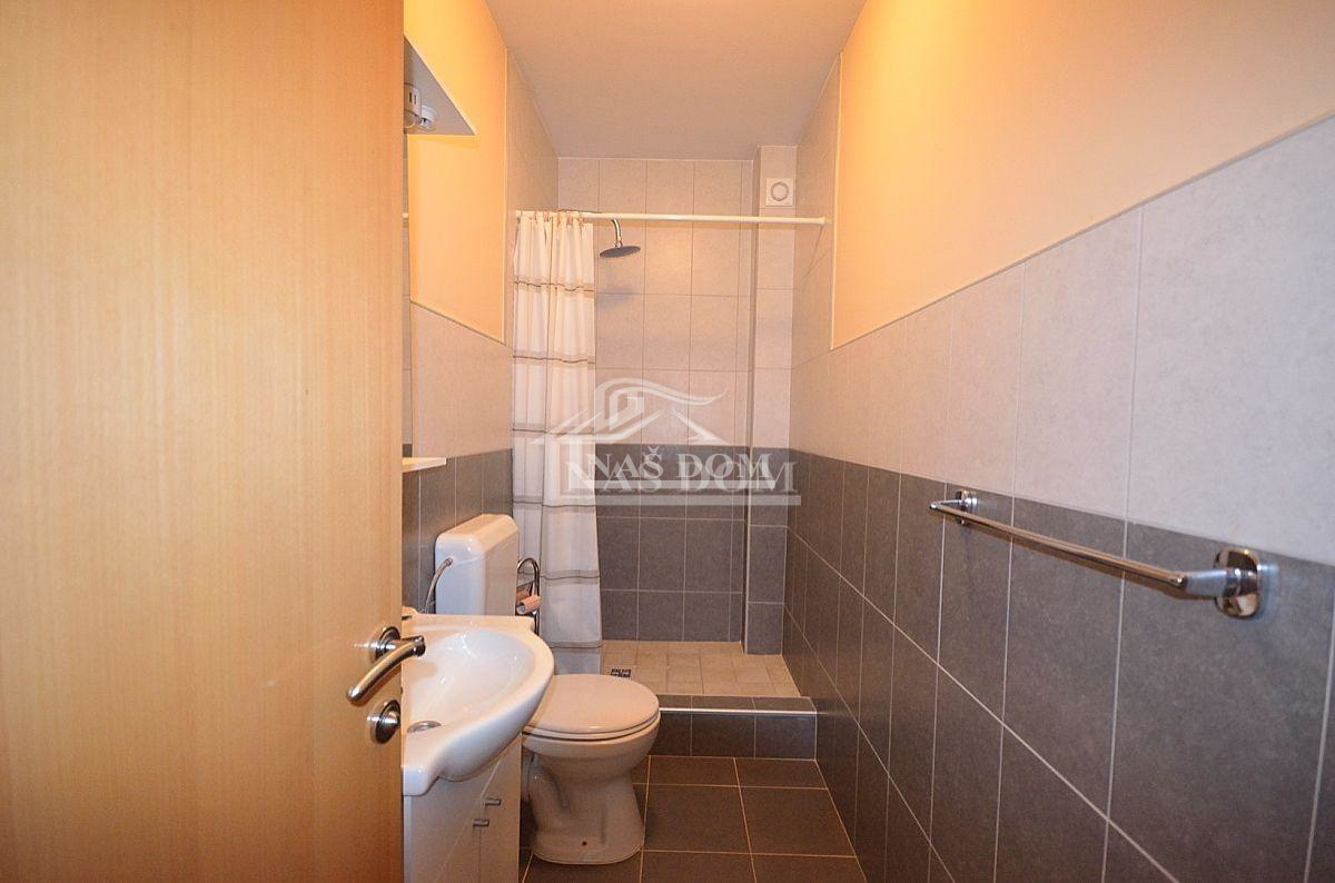Vodice - Apartmanska hiša s 6 apartmaji