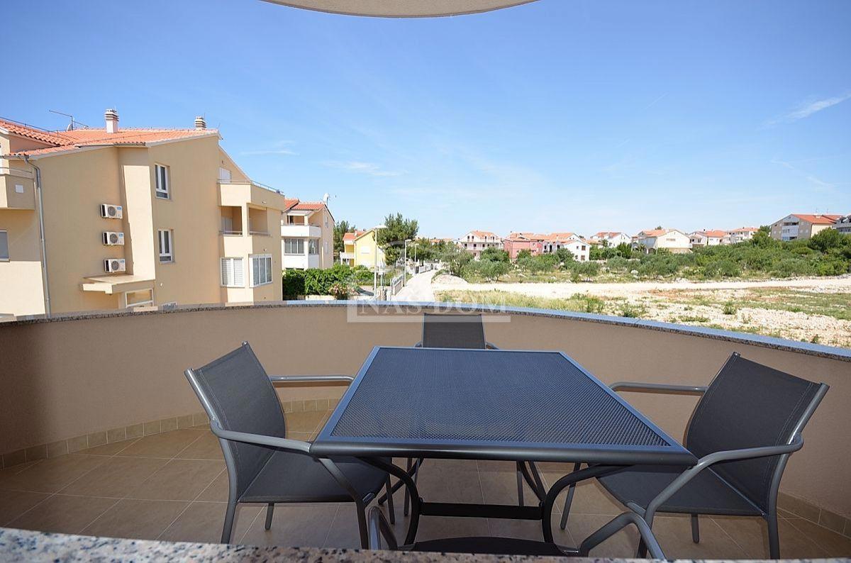 Vodice - Apartmanska hiša s 6 apartmaji