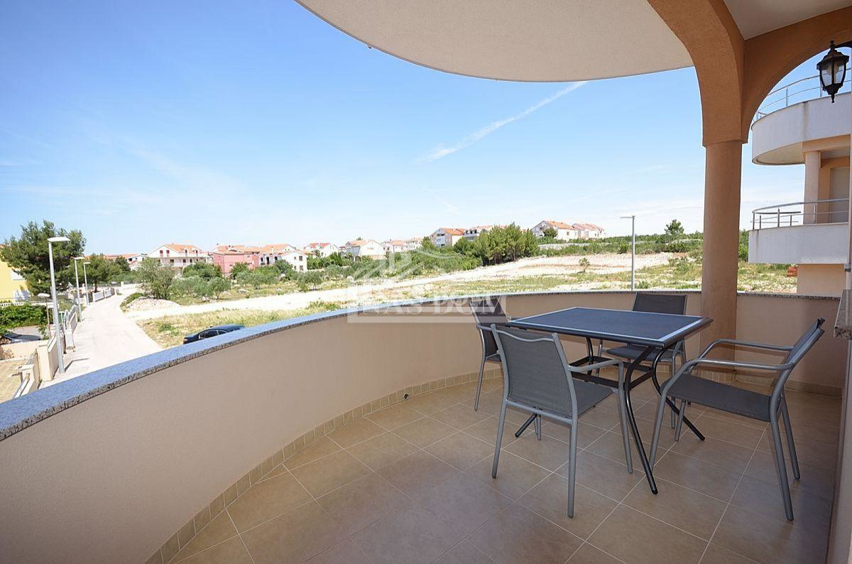 Vodice - Apartmanska hiša s 6 apartmaji