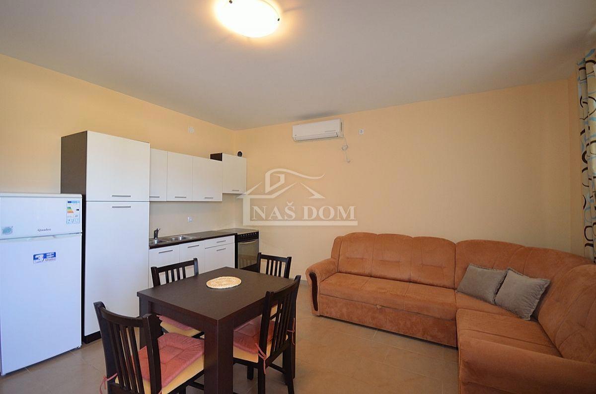 Vodice - Apartmanska hiša s 6 apartmaji