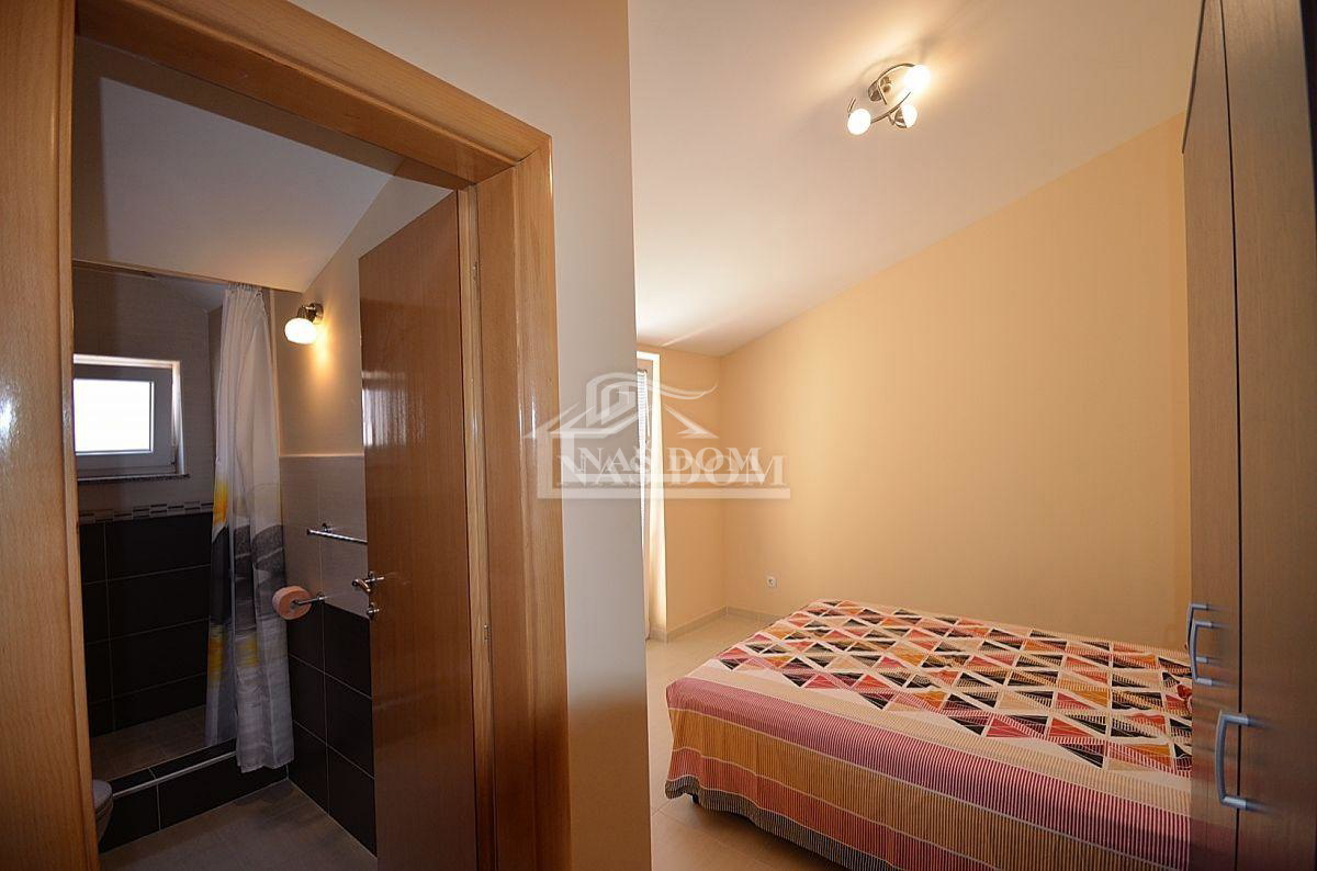 Vodice - Apartmanska hiša s 6 apartmaji
