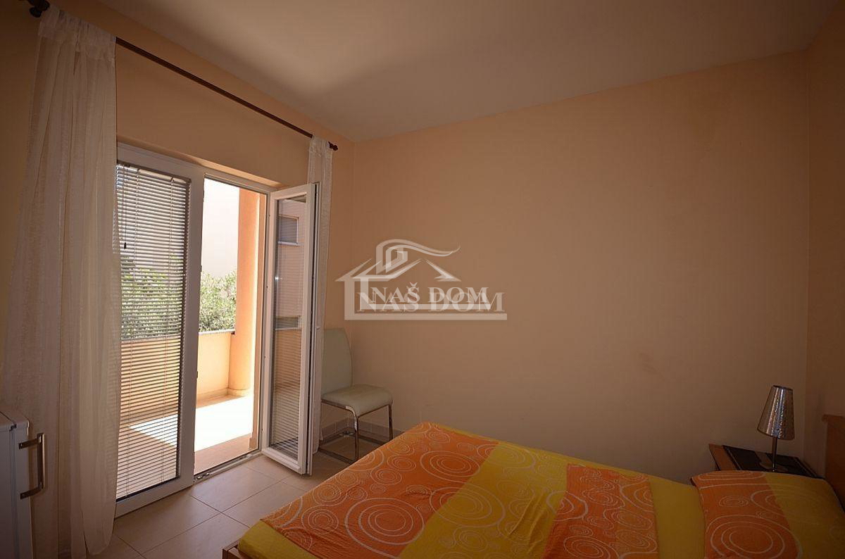 Vodice - Apartmanska hiša s 6 apartmaji