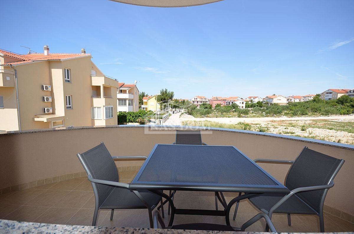 Vodice - Apartmanska hiša s 6 apartmaji
