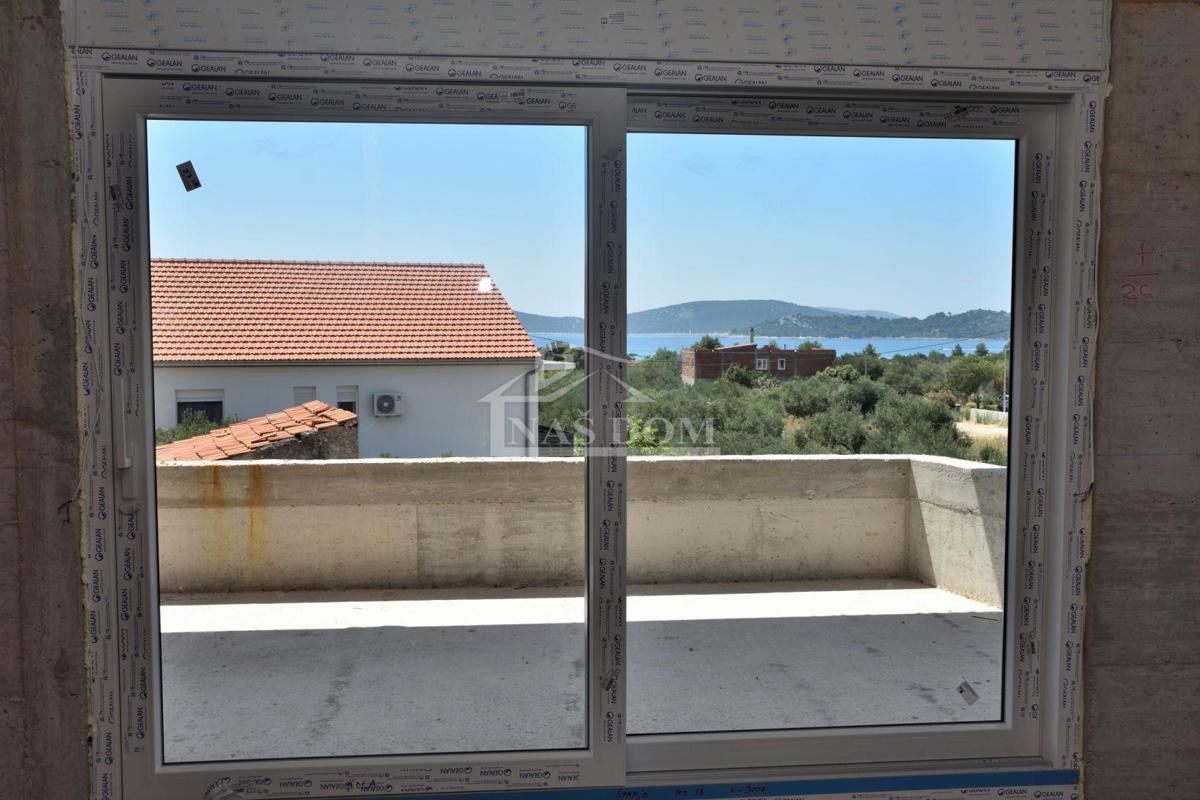 Vodice - Stan S3 v prvem nadstropju, le 350m od Plaže