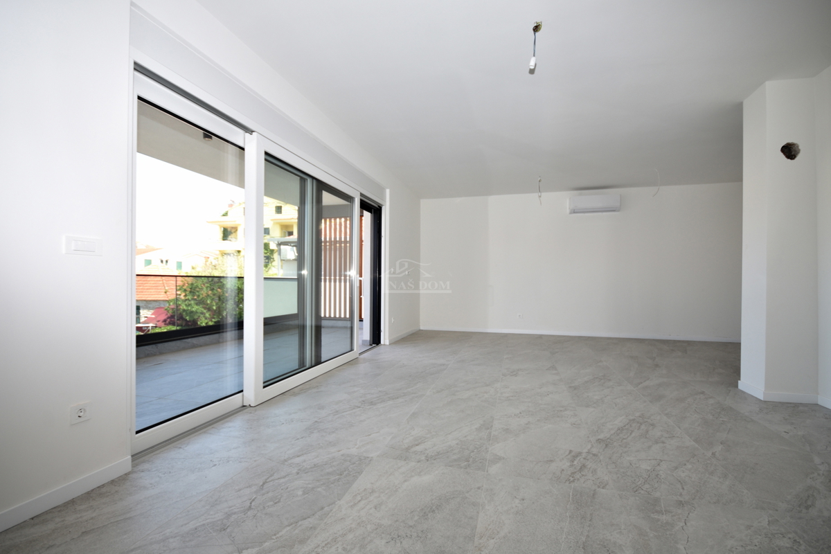 Luksuzno stanovanje S7, 50m od plaže