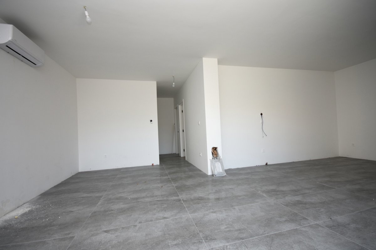 Vodice - Apartma S4 z vrtom, 50m od plaže