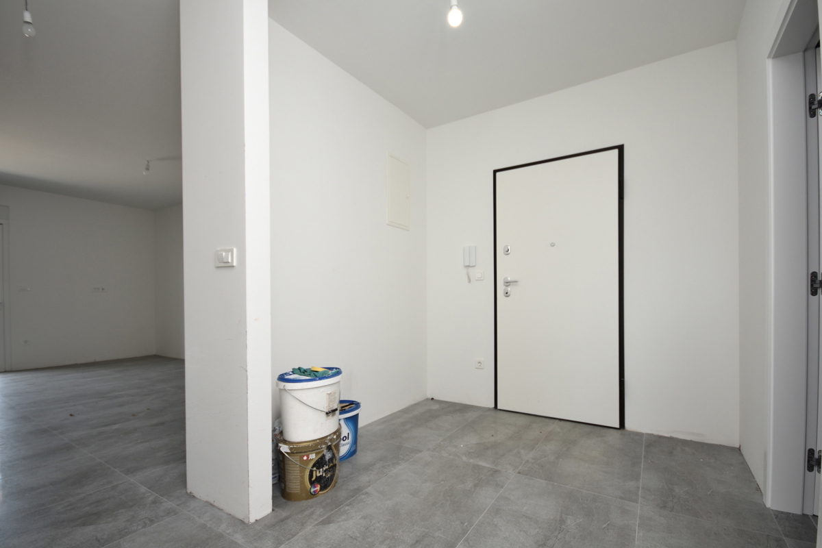 Vodice - Apartma S4 z vrtom, 50m od plaže
