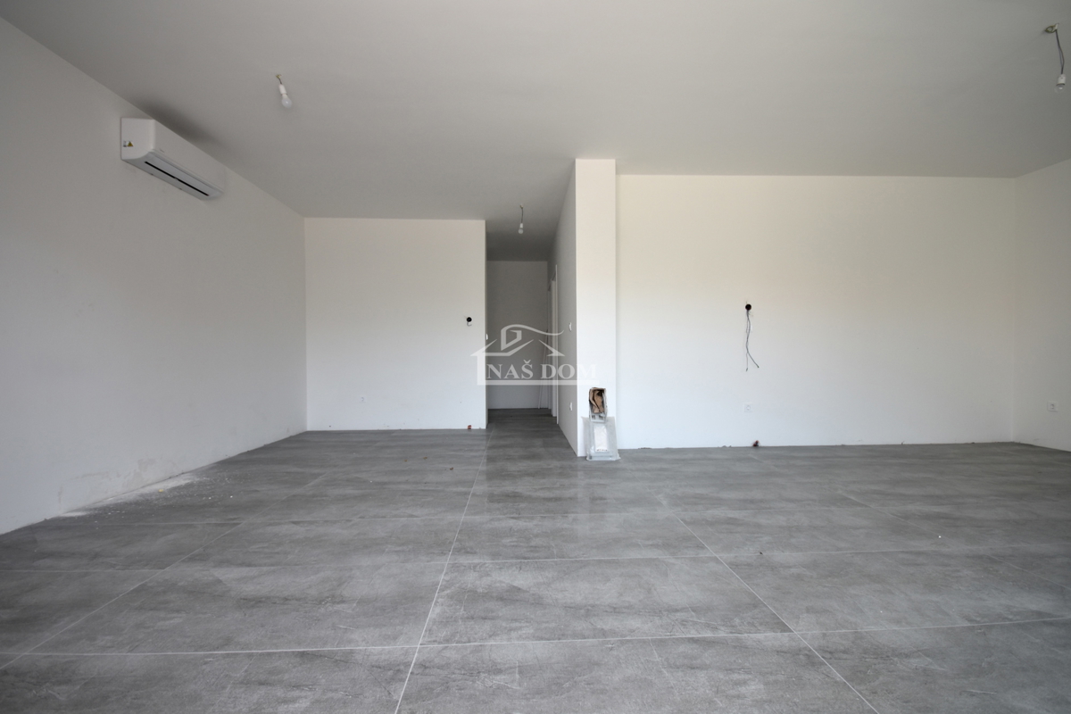 Vodice - Apartma S4 z vrtom, 50m od plaže
