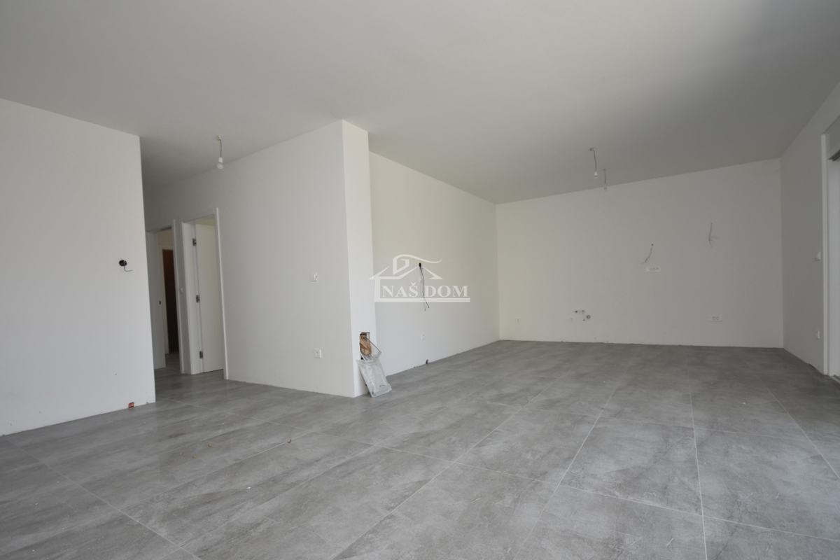 Vodice - Apartma S4 z vrtom, 50m od plaže