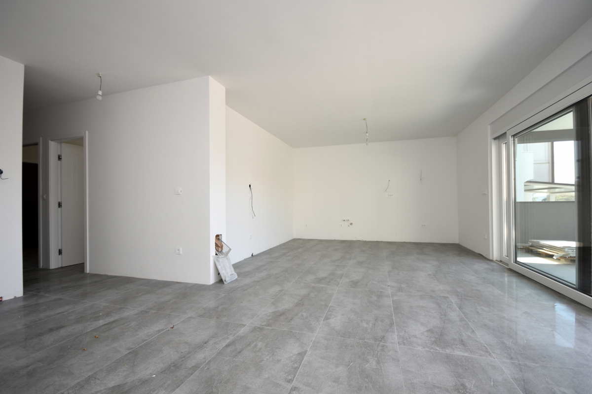 Vodice - Apartma S4 z vrtom, 50m od plaže