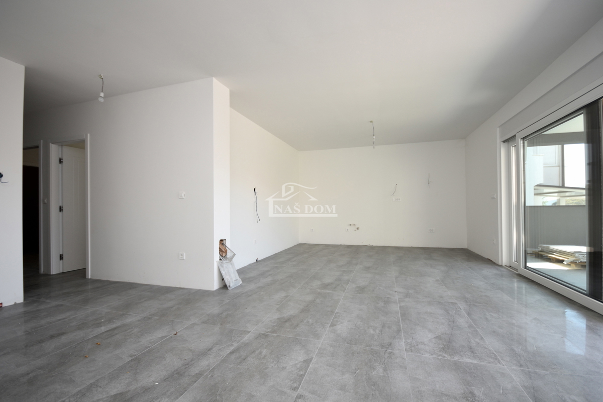 Vodice - Apartma S4 z vrtom, 50m od plaže