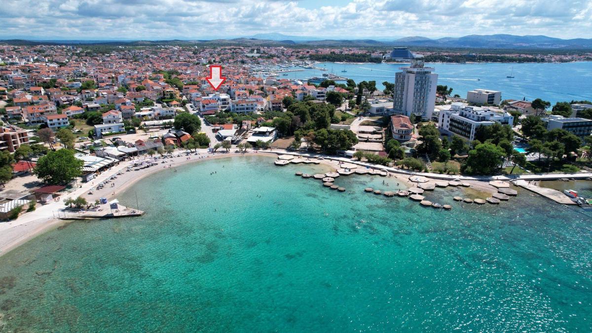 Vodice - Apartma S4 z vrtom, 50m od plaže