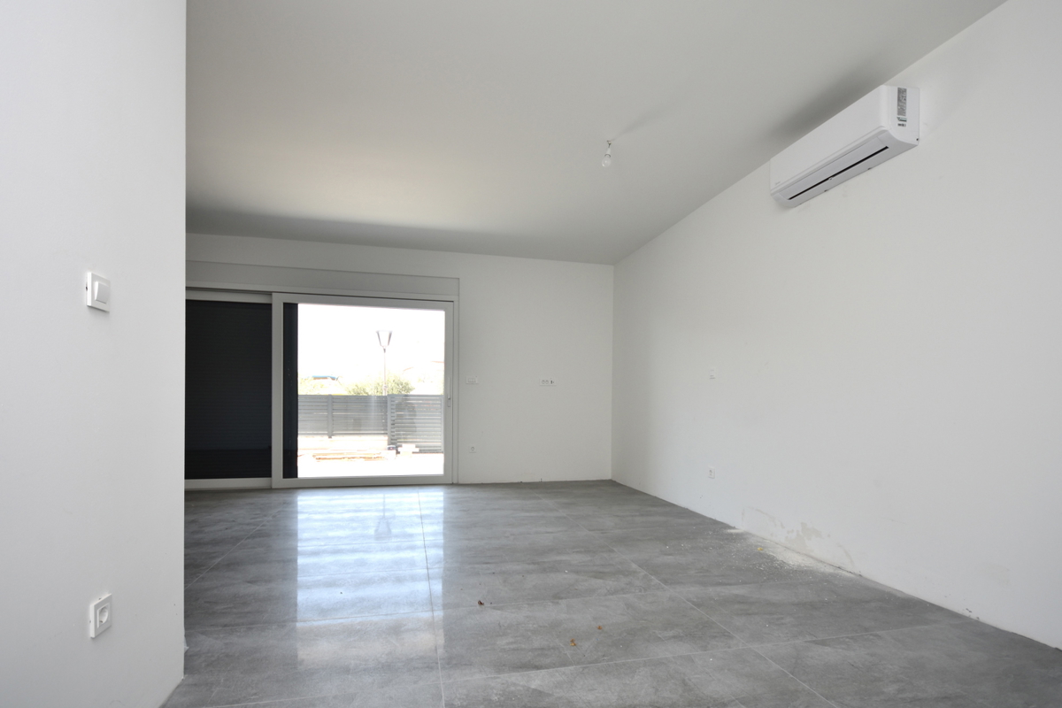 Vodice - Apartma S4 z vrtom, 50m od plaže