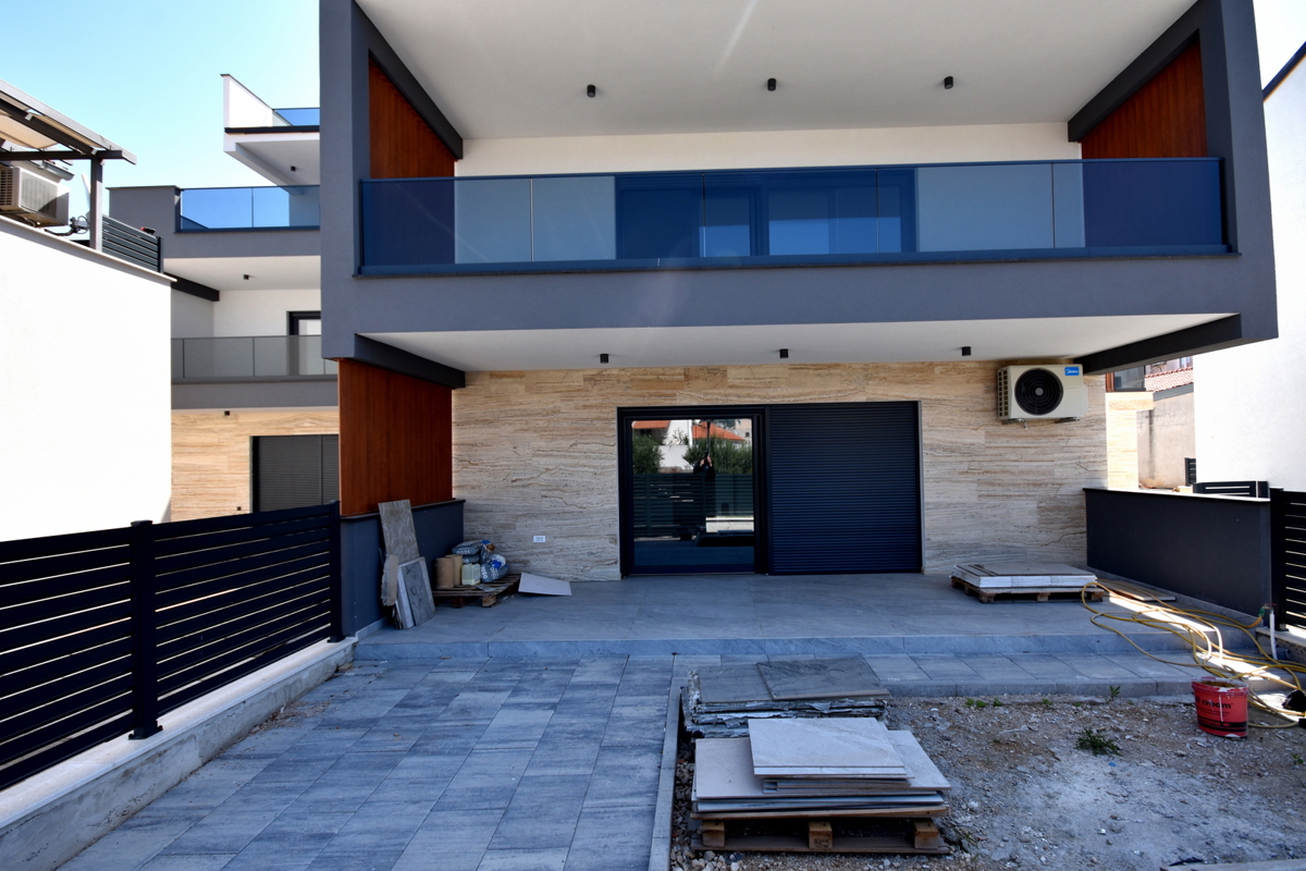 Vodice - Apartma S4 z vrtom, 50m od plaže