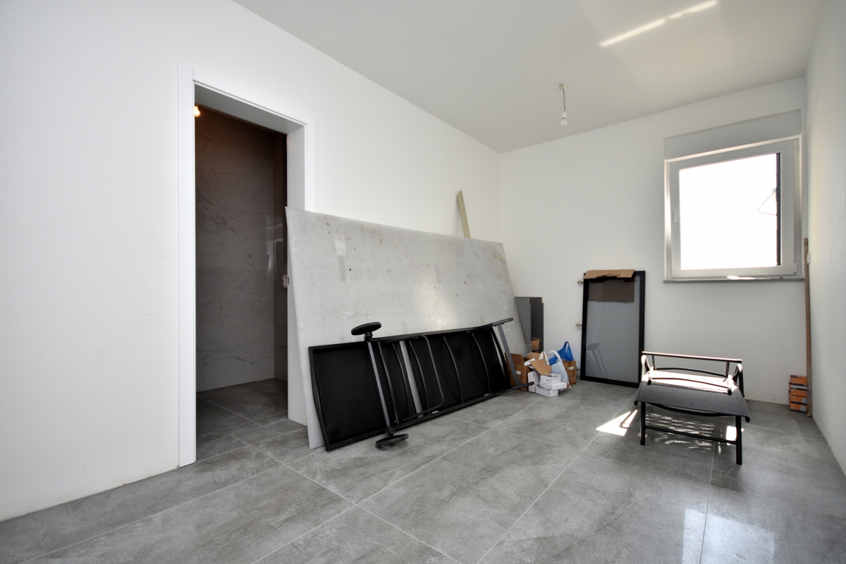 Vodice - Apartma S4 z vrtom, 50m od plaže