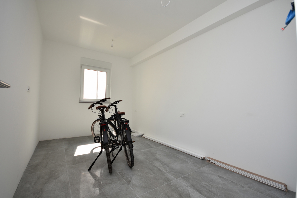 Vodice - Apartma S4 z vrtom, 50m od plaže