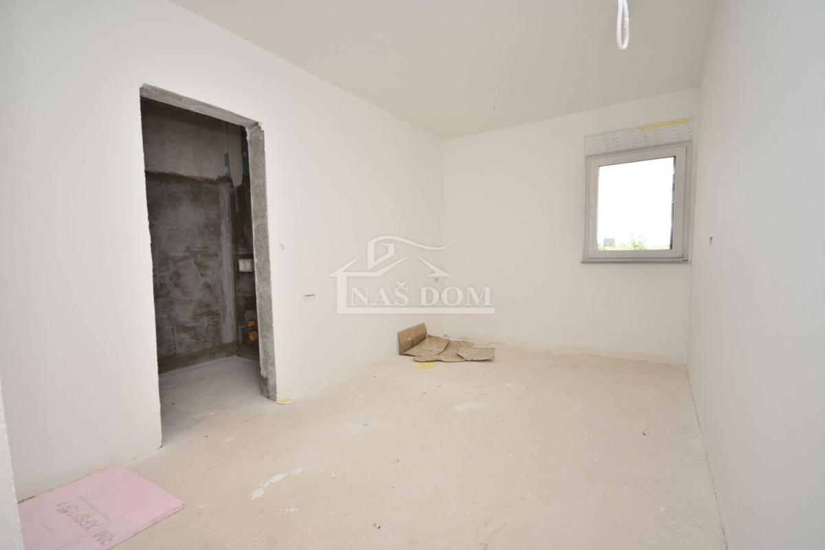 Vodice - Apartma S4 z vrtom, 50m od plaže