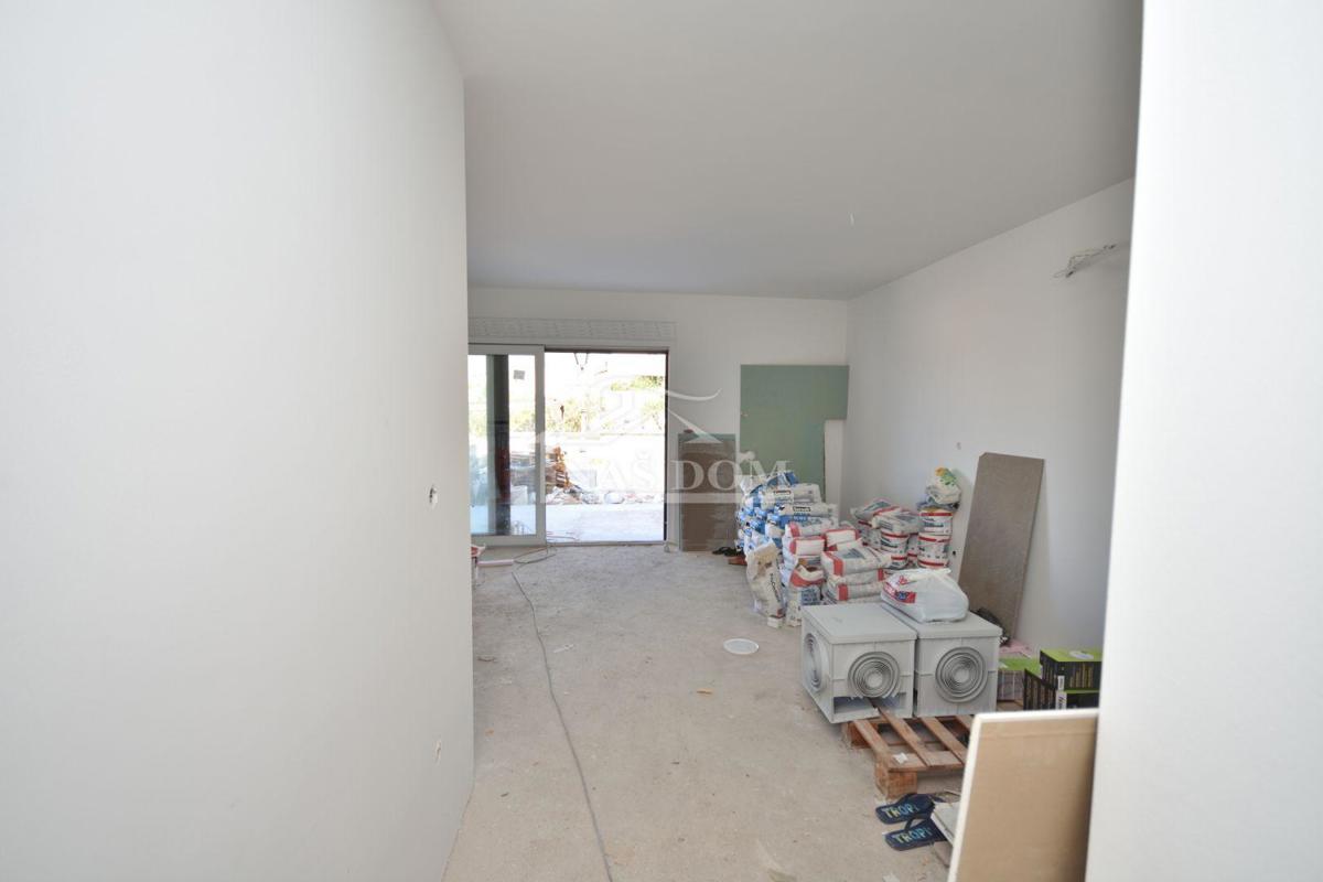 Vodice - Apartma S4 z vrtom, 50m od plaže