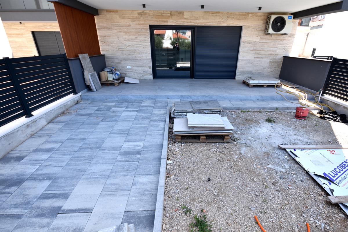 Vodice - Apartma S4 z vrtom, 50m od plaže