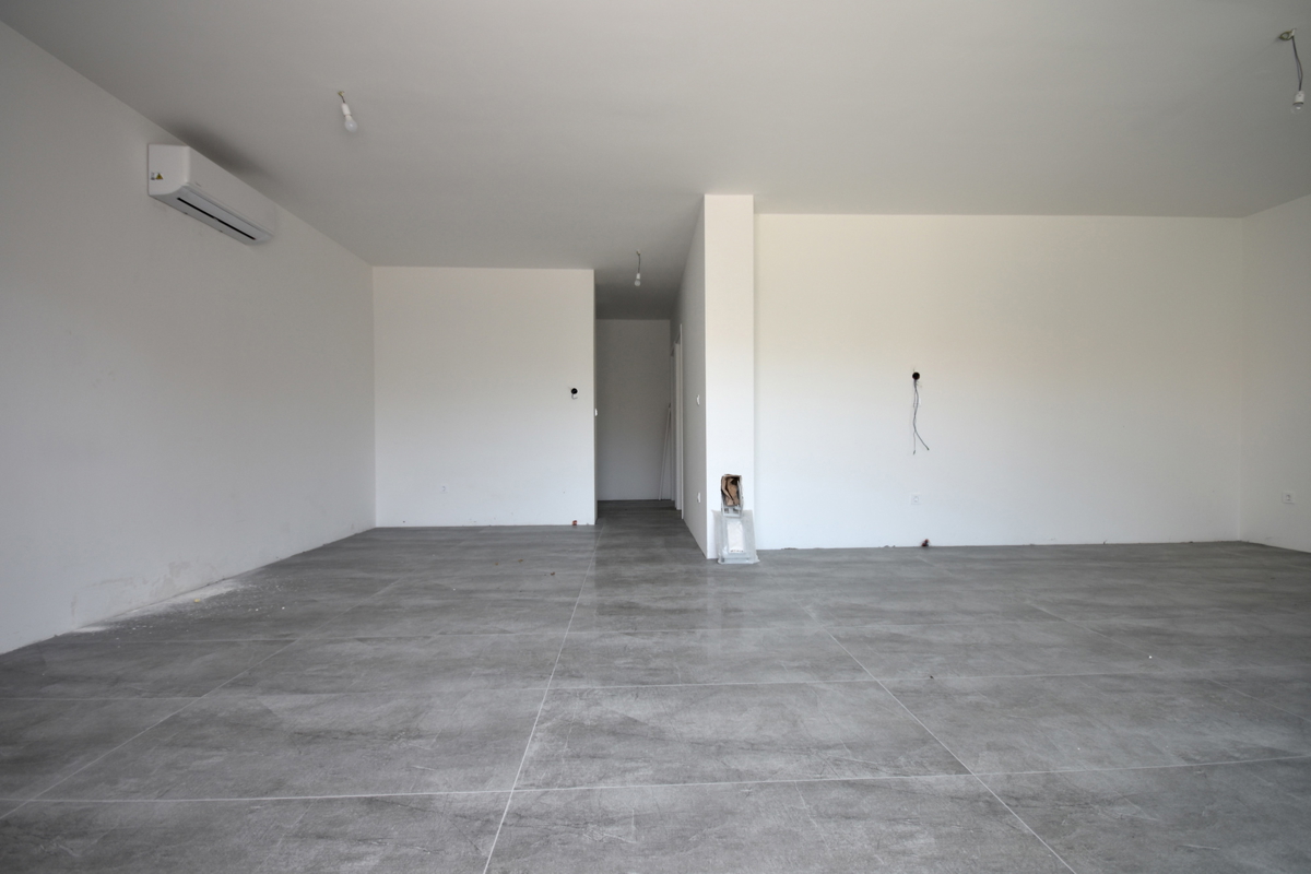 Vodice - Apartma S4 z vrtom, 50m od plaže