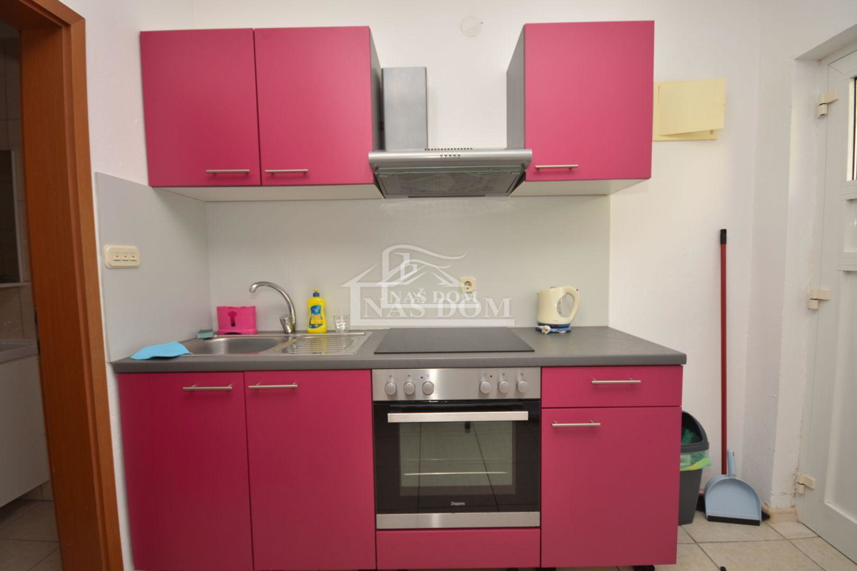 Tribunj - Hiša s 5 apartmaji 400m od plaže