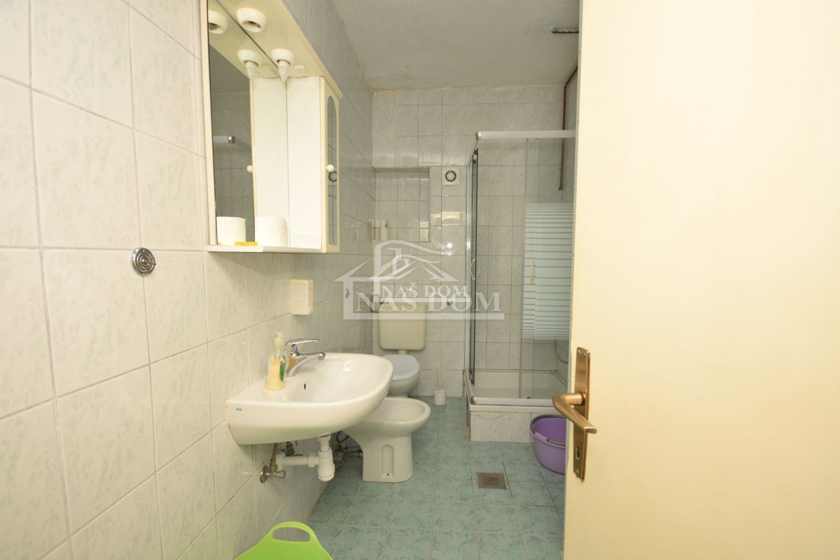 Tribunj - Hiša s 5 apartmaji 400m od plaže