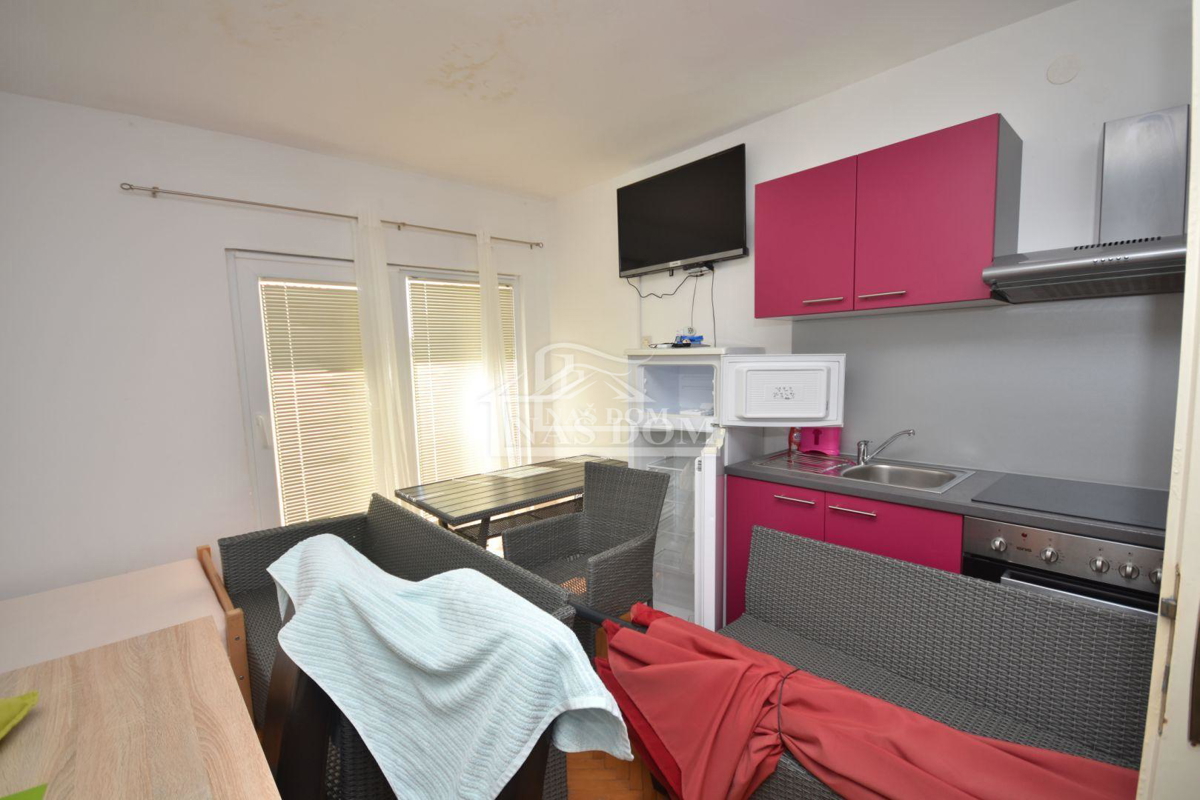 Tribunj - Hiša s 5 apartmaji 400m od plaže